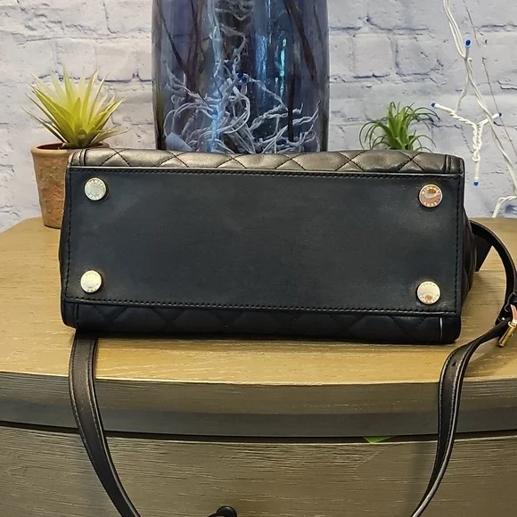 Michael KORS QUILTED Leather Satchel Like New - Picture 7 of 7